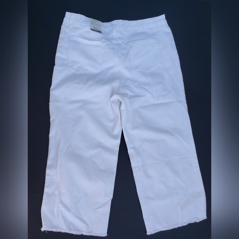 Women's High Rise Wide Leg Crop Jeans